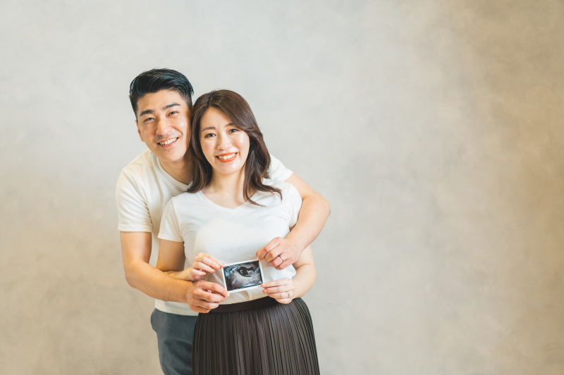 私服でも撮影！カジュアルな家族フォトは「3人」で