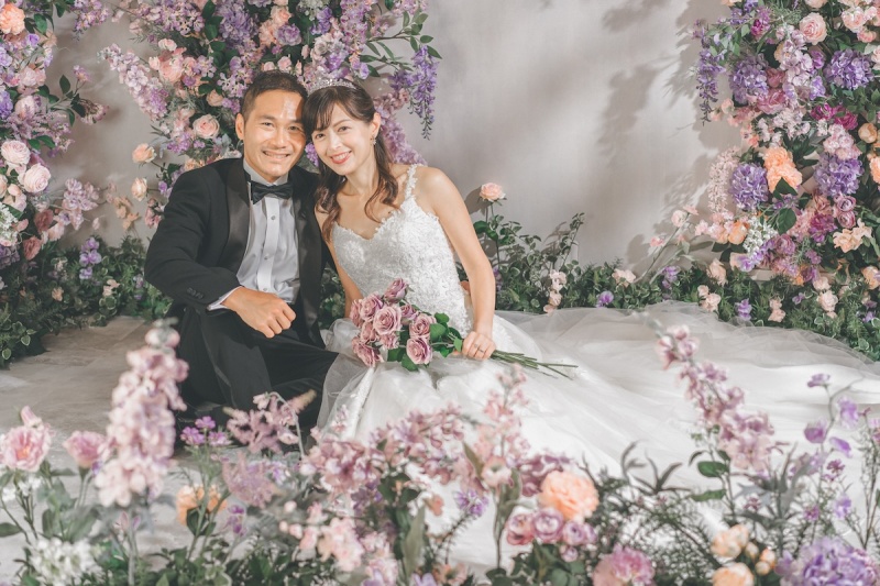 真っ白のドレスをお二人色に