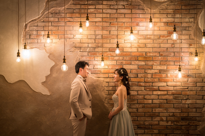 レンガ調の壁で