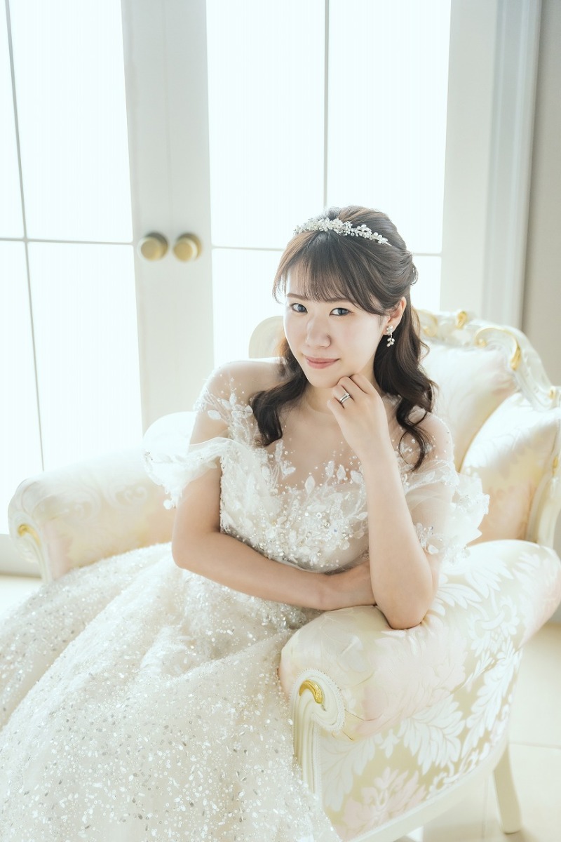 見つめるご新婦様