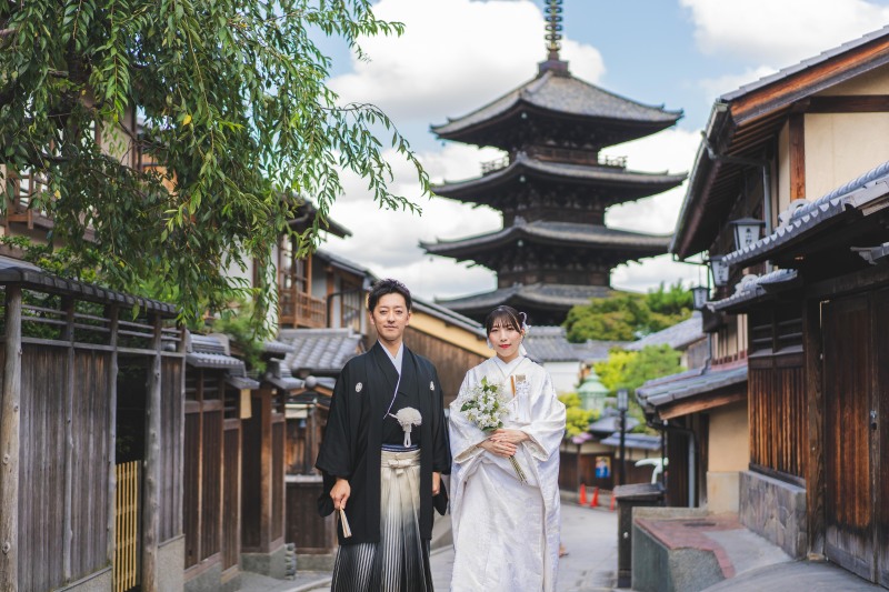 八坂の塔をバックに