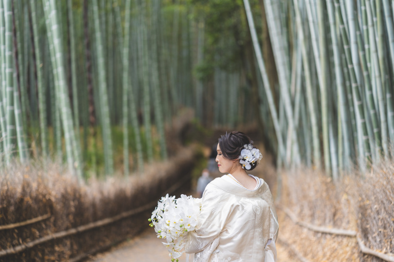 真っ白に身を包んだご新婦様のソロショット