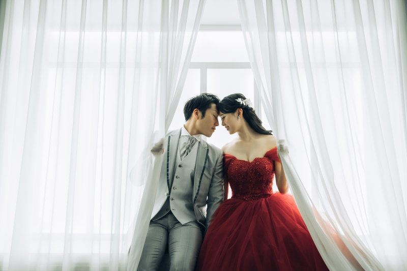 白と赤のコントラスト