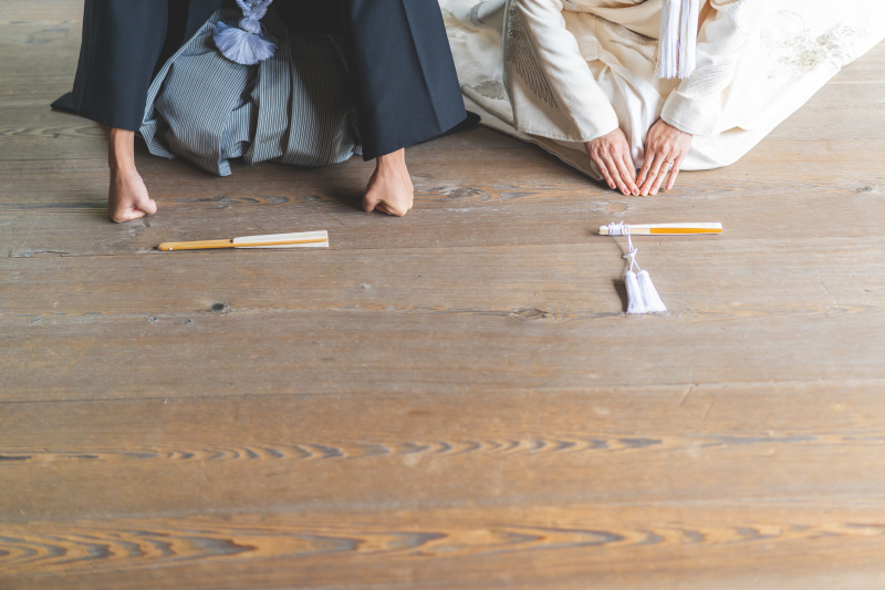 定番のお正座ショットも少し目線を変えて