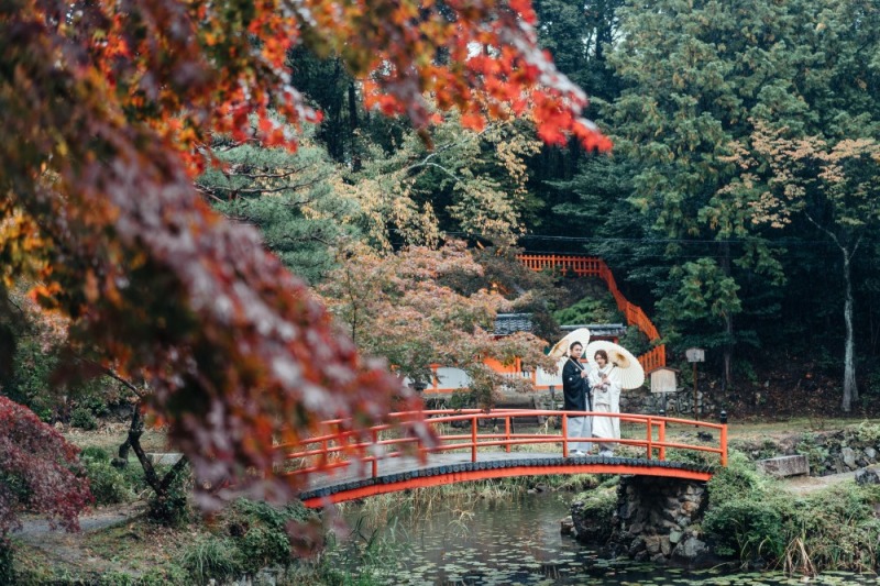 朱塗りの太鼓橋