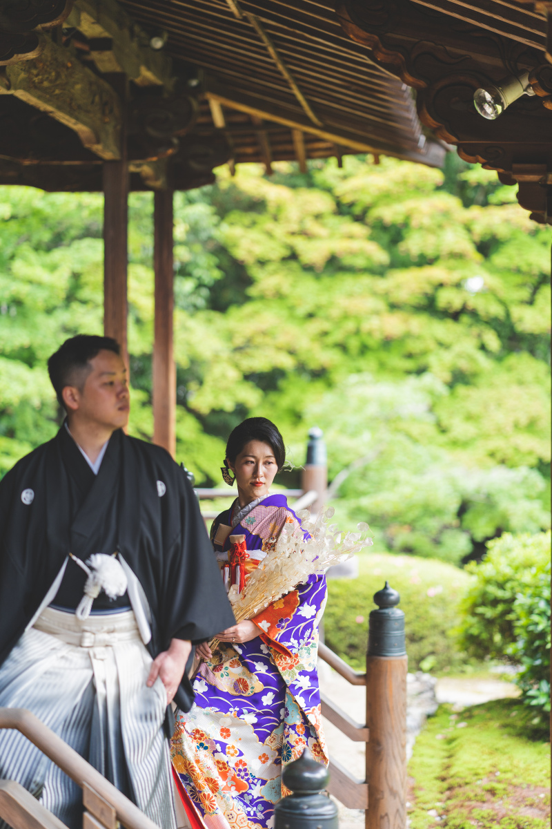 目を奪われる鮮やかな色打掛