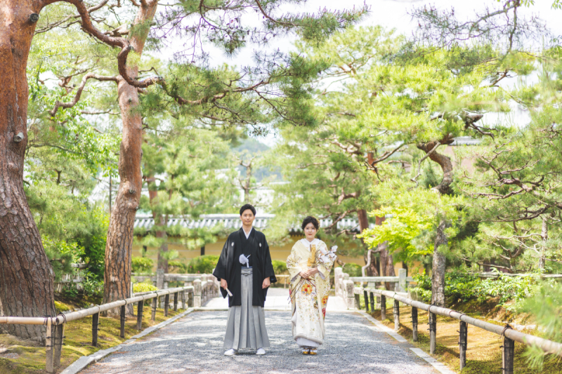 ロケーションならではな新緑に包まれた撮影を