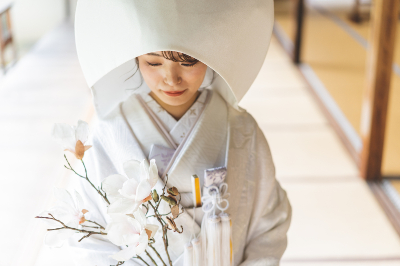 白無垢と綿帽子でご新婦様は美しく
