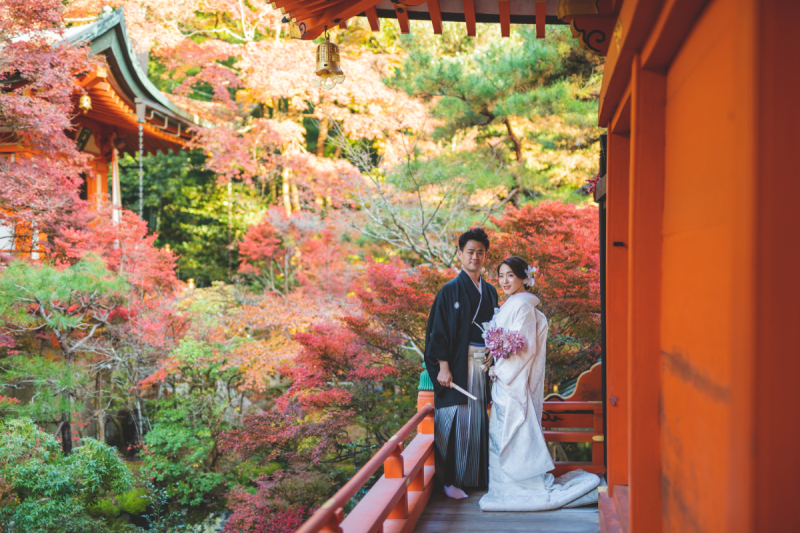 紅葉彩る毘沙門堂にて日本の美を感じる和装フォト