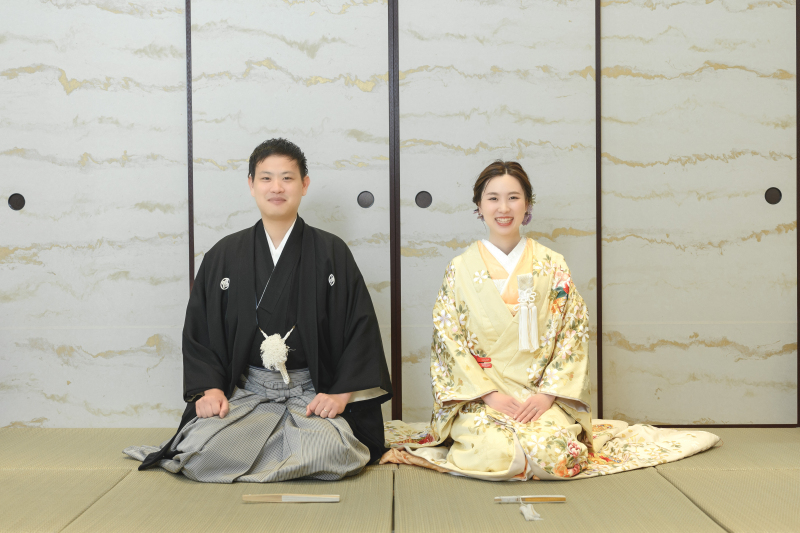 正座でお出迎え