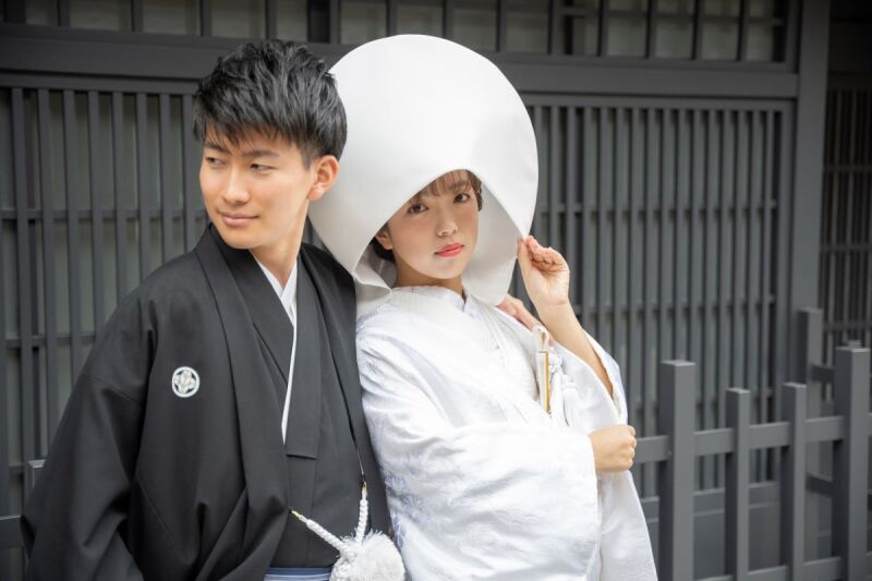 寄り添う新婦様。