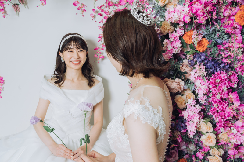 優しいまなざし外印象的な見つめ合いショット