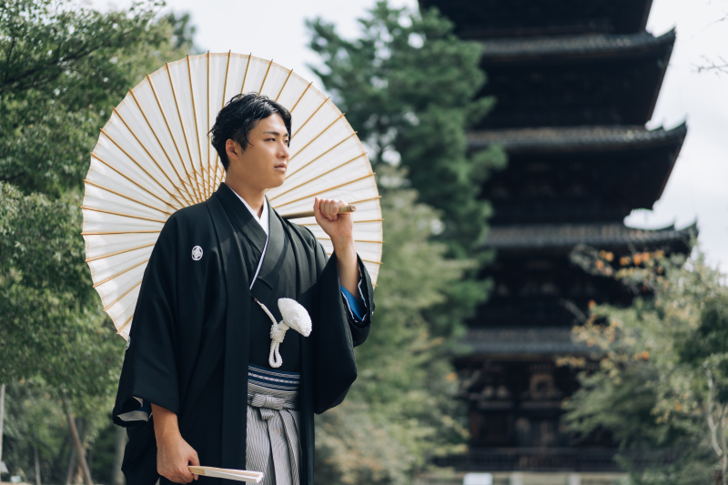 小物を合わせてご新郎様をクールに