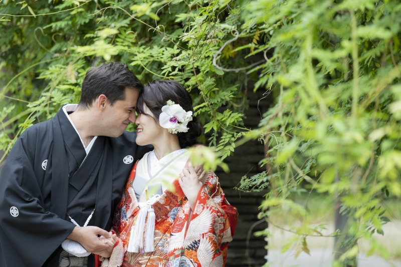 顔を寄せ合う優しい一枚