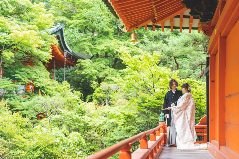 京都毘沙門堂にて色彩鮮やかなロケーションフォト
