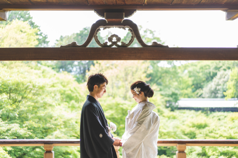 優しい自然光がおふたりを包み込む