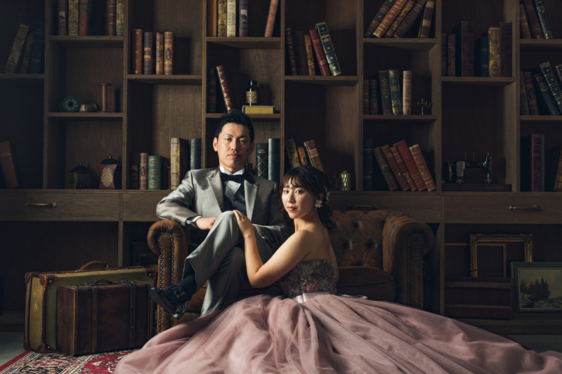 アンティークな小物に囲まれてムーディーに演出