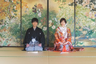 上品な雰囲気の襖・日本庭園