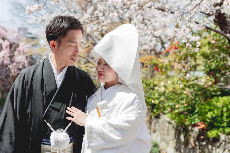 やわらかく微笑む