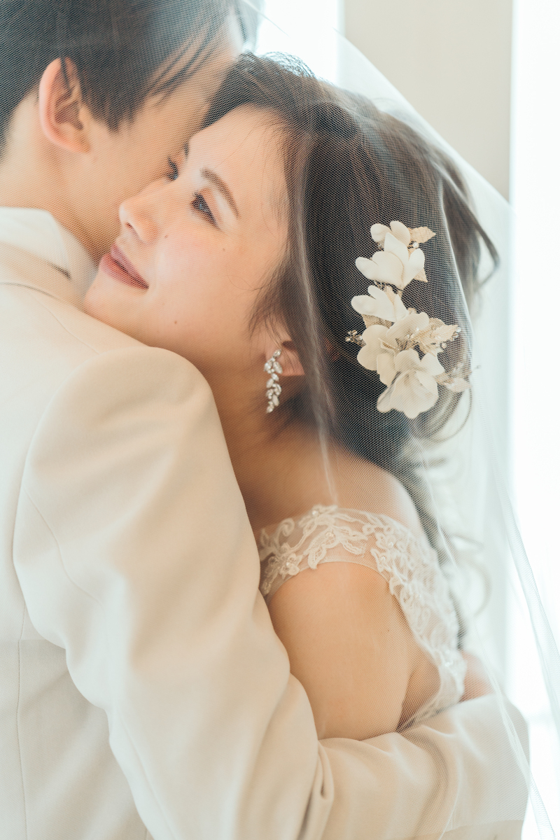 ベールに包まれて