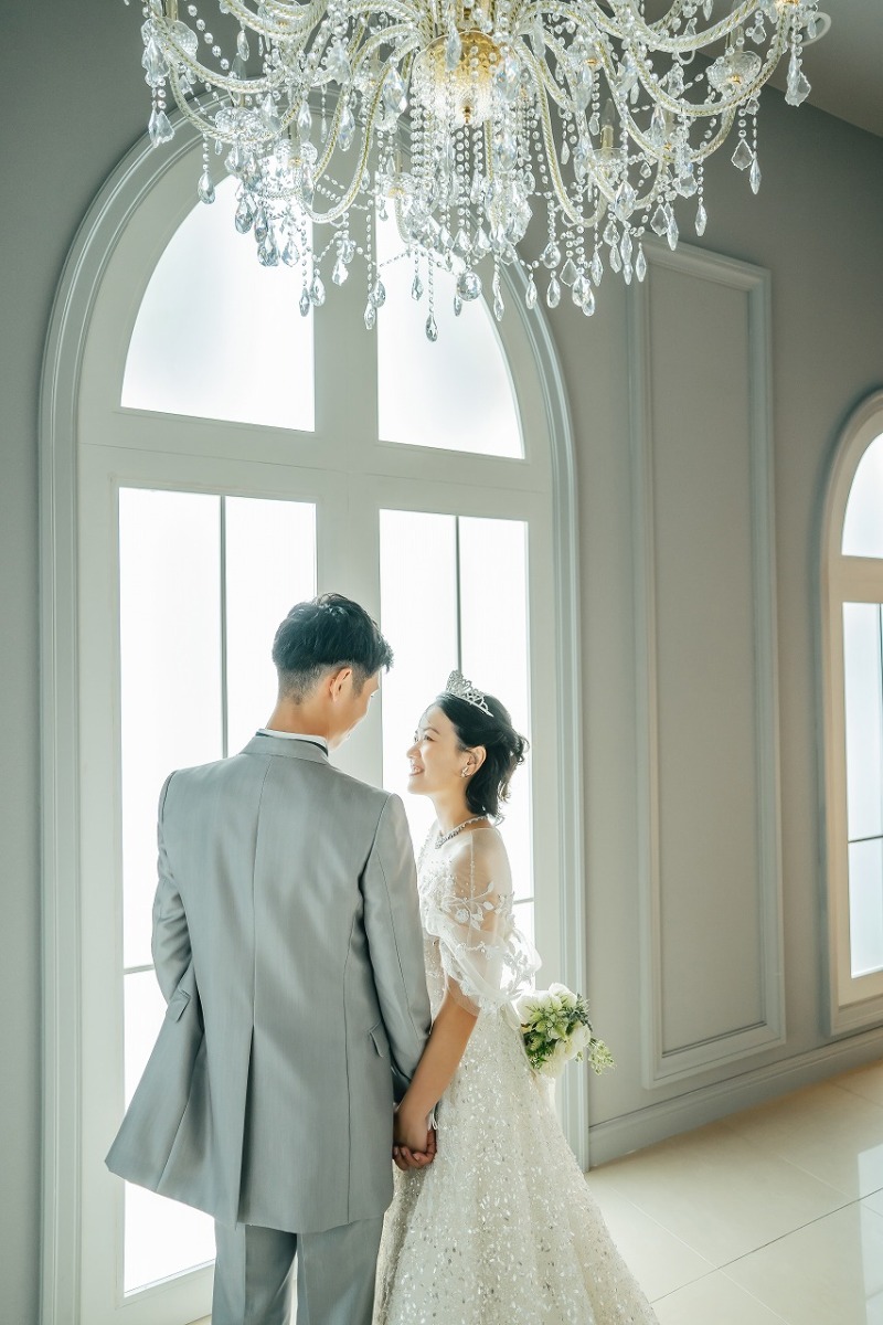 シャンデリアとエントランス