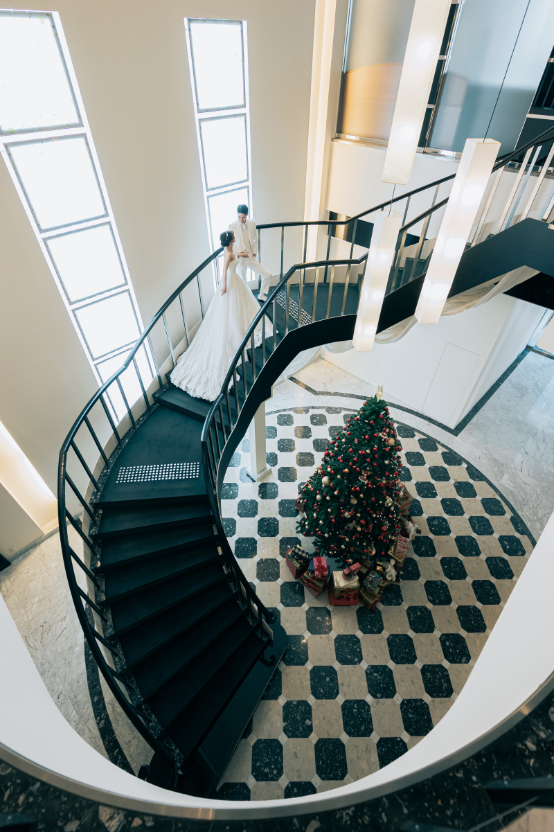 広々とした空間を使った螺旋階段