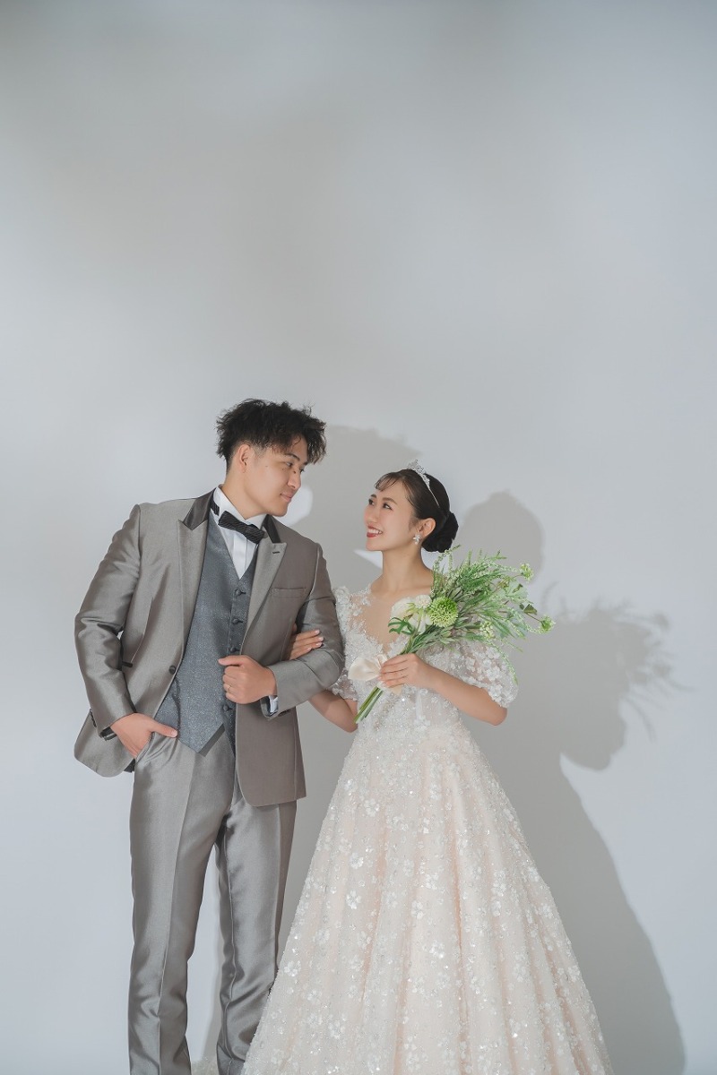 ホワイトバック紙でシンプルに