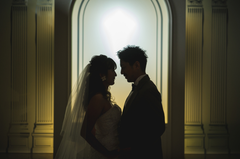 照明を落としてシルエットショット