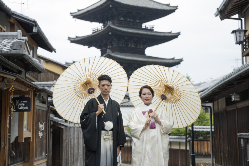 八坂・五重塔を背景に