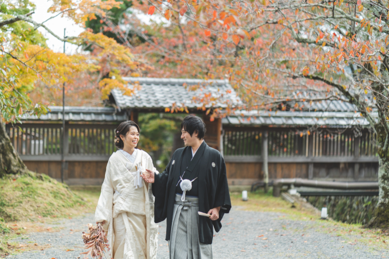 紅葉と共に手を取り合って