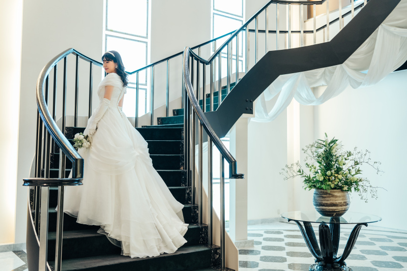 ドレスは後ろ姿の見せ方も大切