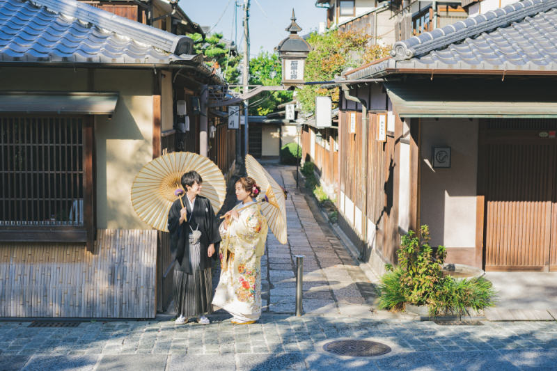 光差しこむ街並み、おふたりだけの空間