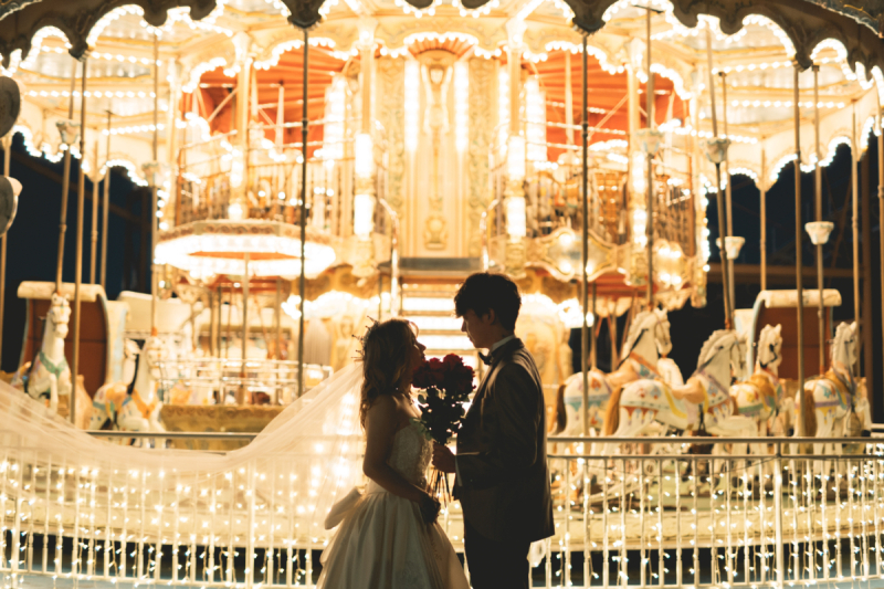 シルエットショットもベールなびく美しさを