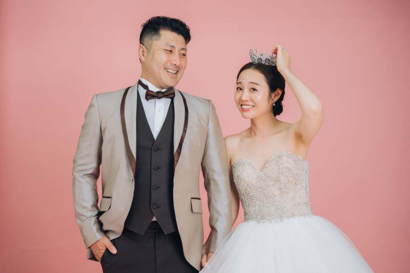 淡いピンクの壁での撮影