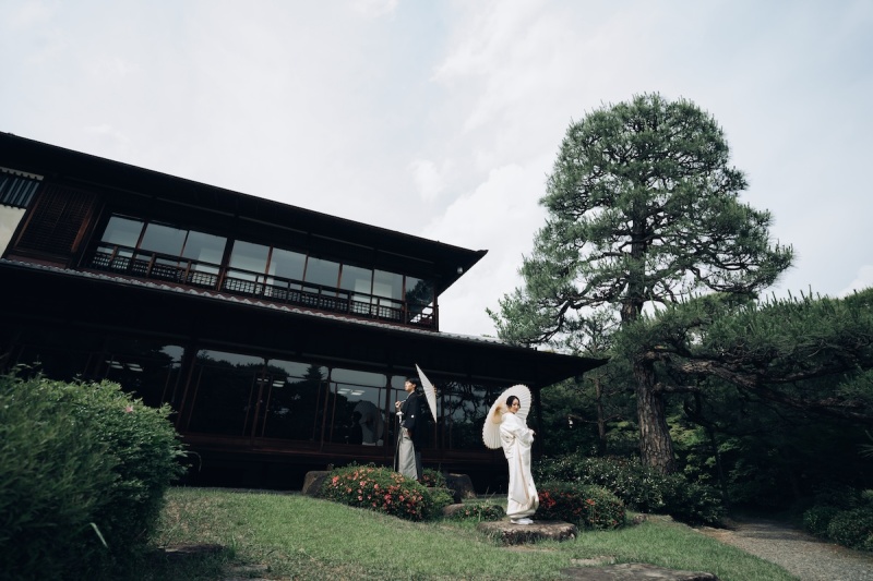 番傘でシックなイメージに