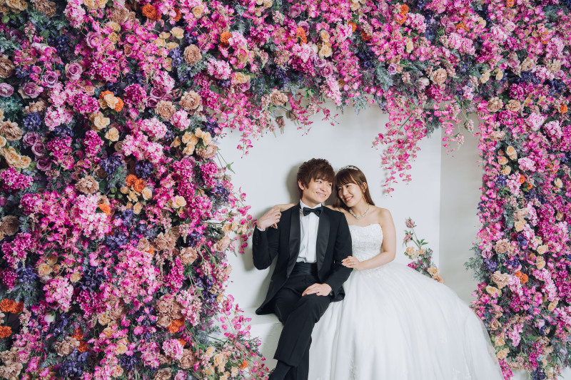大きなフラワーウォールに包まれて