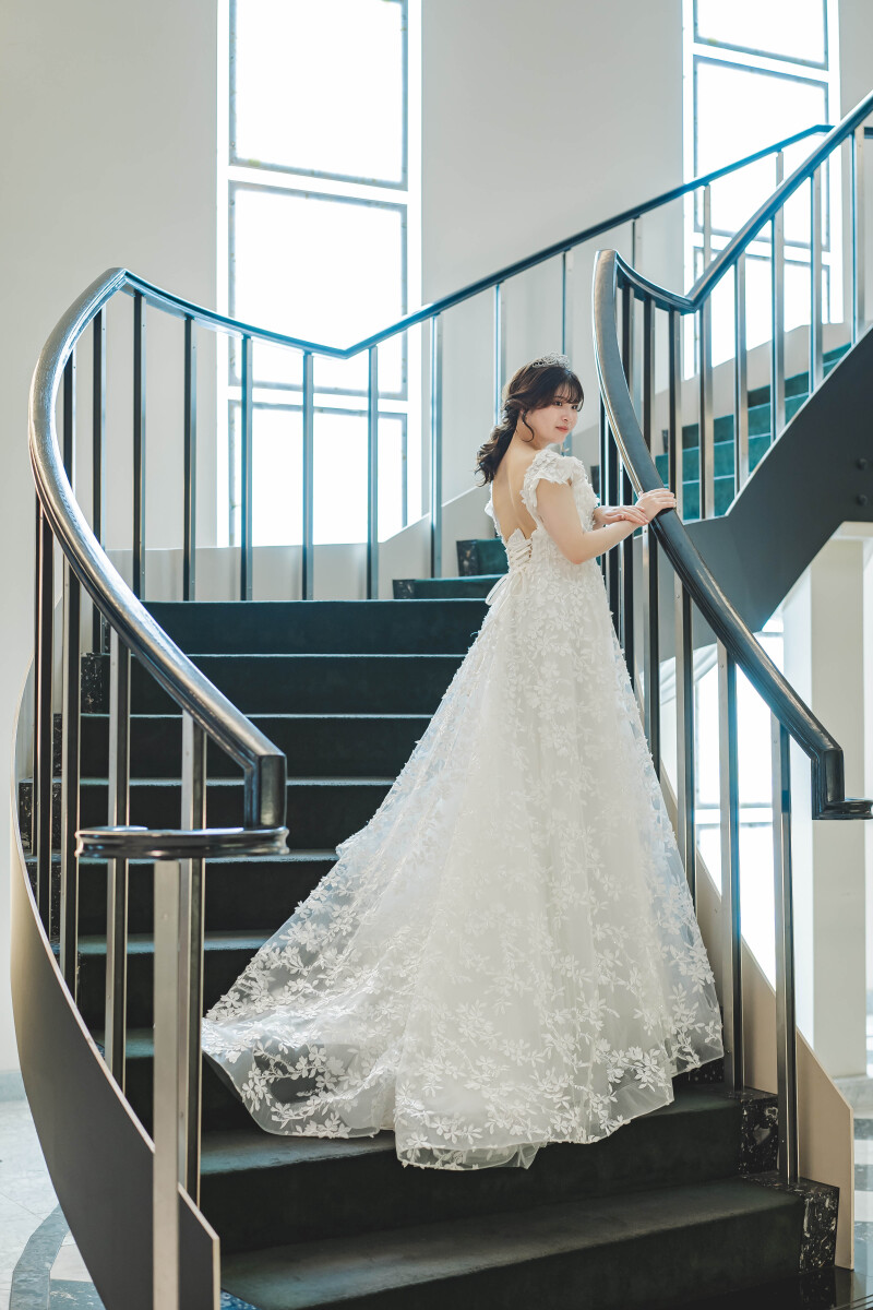 ドレス全体を見せる