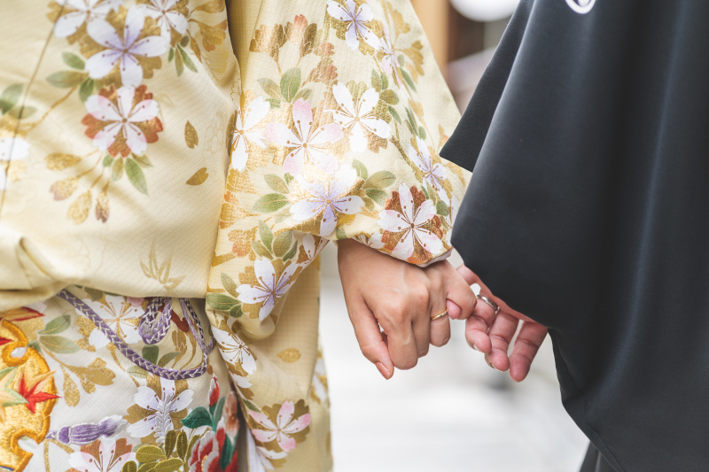 繋がる手と誓いの証