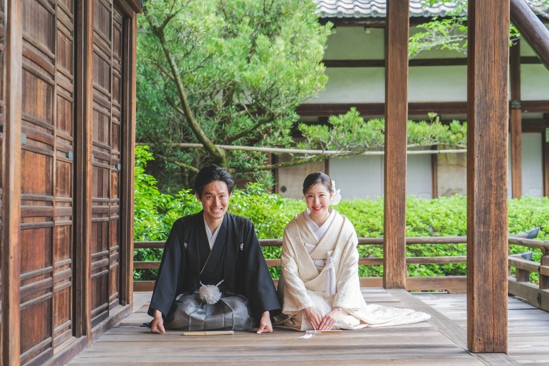 木の廊下でお正座