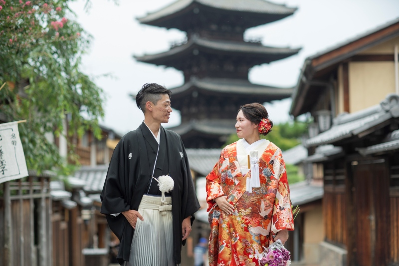 色打掛に身を包み