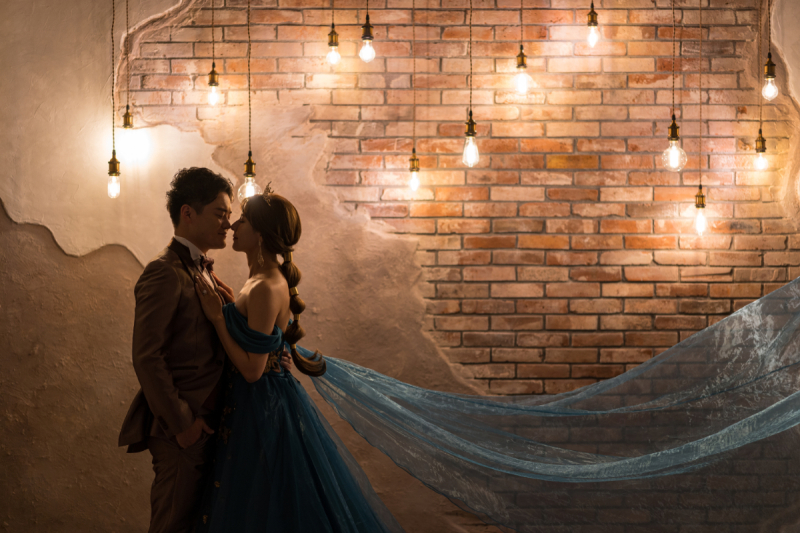 ブルーのベール流れるロマンティックな一枚