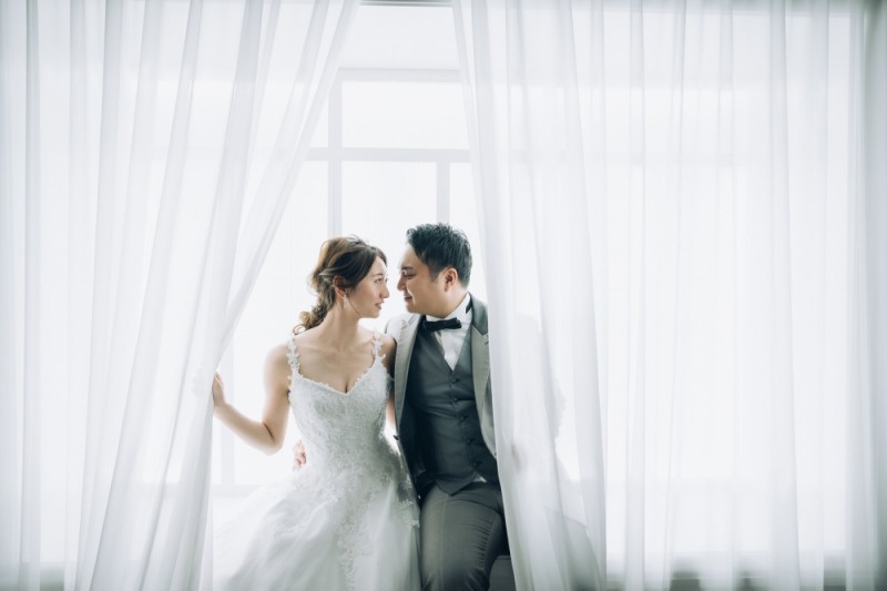 清潔感のある真っ白な格子窓