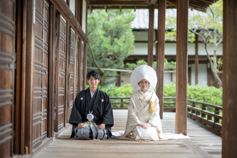 定番のお正座ショットでは綿帽子と共に