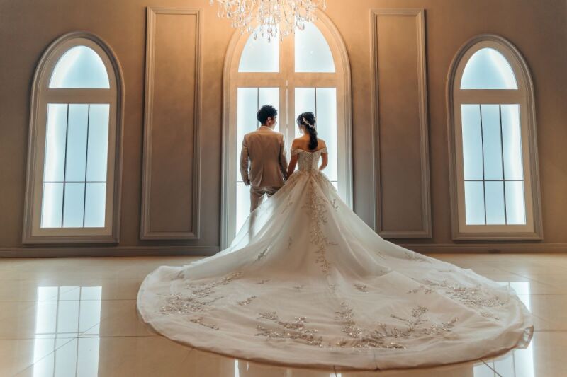 トレーンが美しい後姿