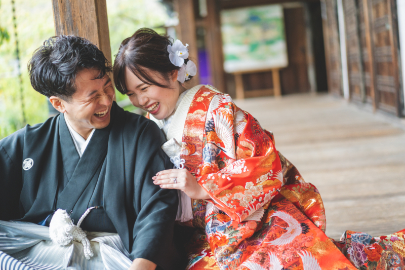 寄り添う二人の姿は自然体で