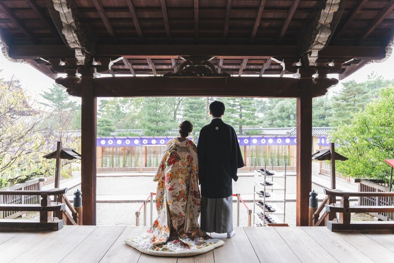 外を眺めるお二人
