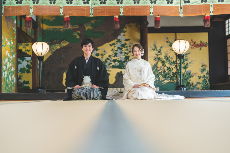 お正座ショットも王道の画角から少し変えて