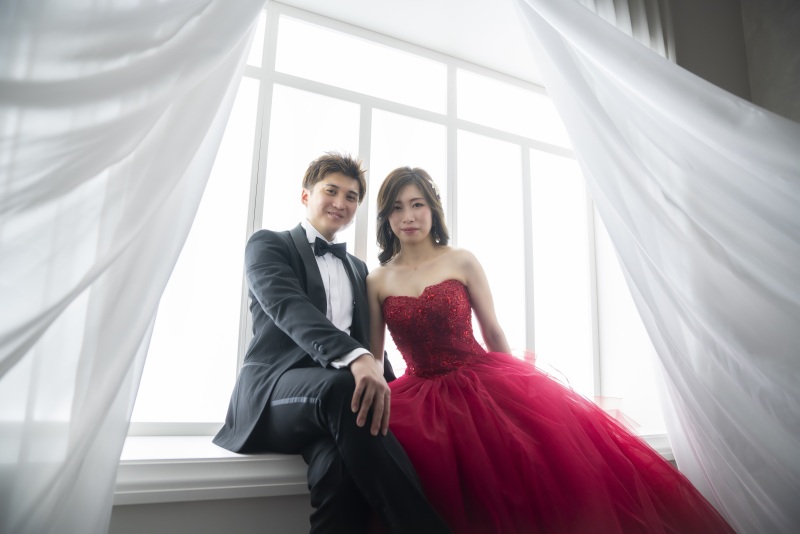 赤ドレスが映える