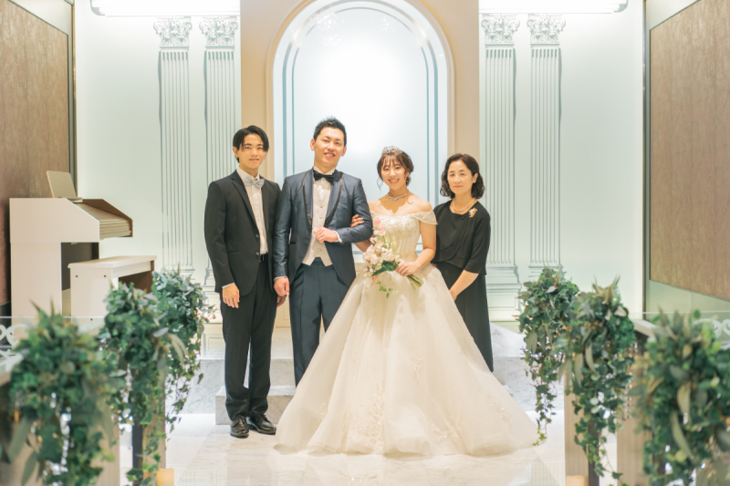 ご家族様とも一緒に、チャペルでのファミリーフォト