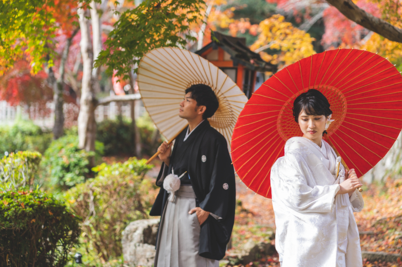 しっかりポージングを決めて庭園撮影